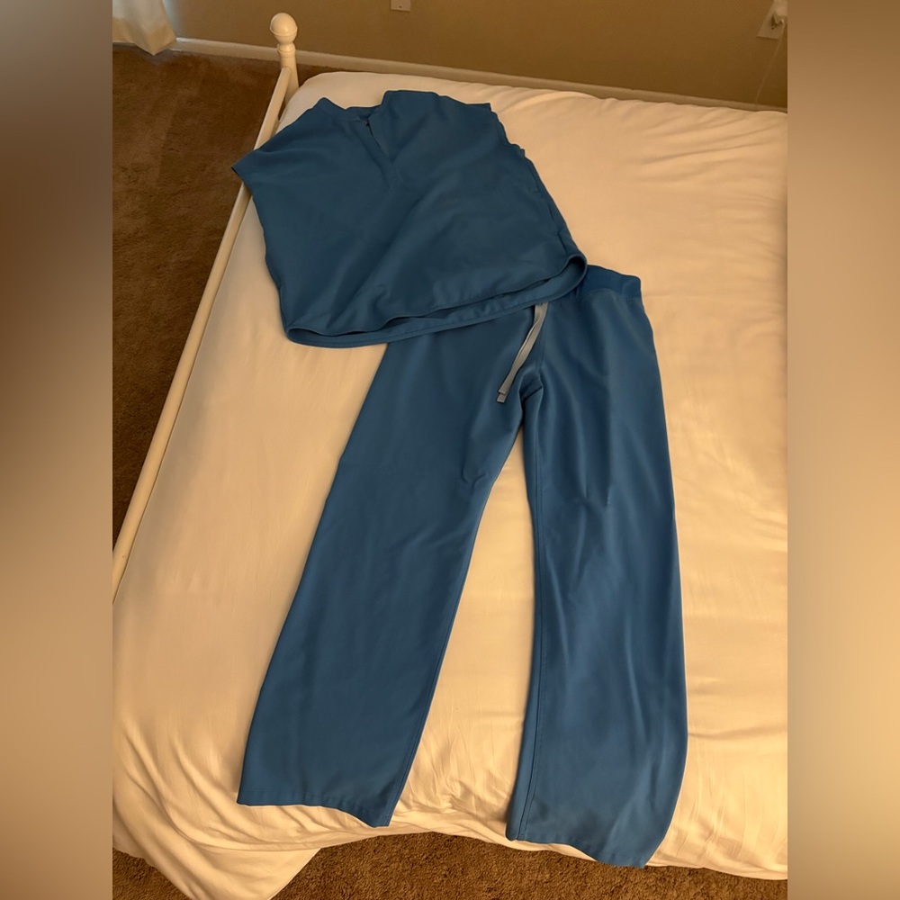 Figs capri blue set